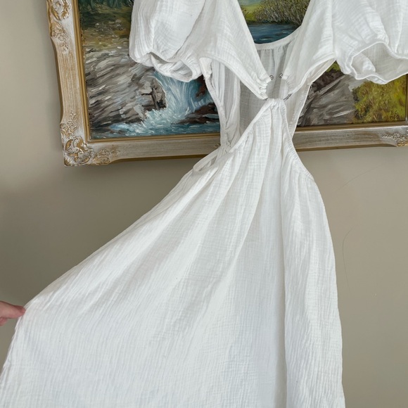 Source Unknown Dresses & Skirts - Source Unknown White Puff Sleeve Cutout Maxi Dress